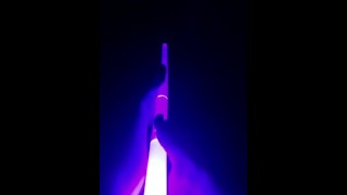 Spada laser giocare milf con grandi tette e culo