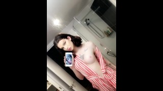 Jolene Dawson Snapchat Candy Stripe Badezimmer Boob