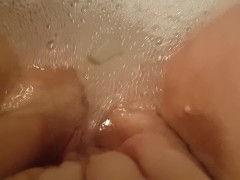 Bathtub fun - Screenshot 14 of 16 - Pussy