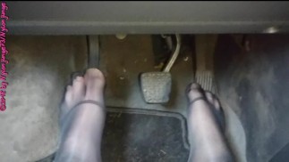 Warten an der Bahnscrhanke ** Nylonfeet **