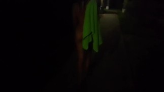 Гуляю на улице без трусиков