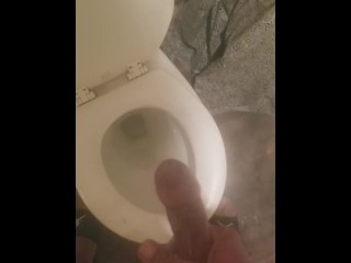 Me Cummin in the Toilet