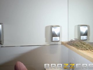 Brazzers - Anissa Jolie knows how to recover a bad date screenshot number 2