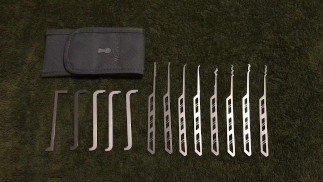 Видео с обзором Sparrows Dark Shift Lockpit Kit и как взломать замок