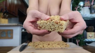 Naked bakken aflevering 24 esdoorn spek rijst Krispies trailer