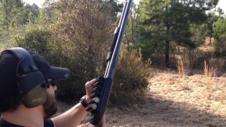 Vídeo de tiro tático muito terrível de tiro de espingarda com o incrível Mossberg 500