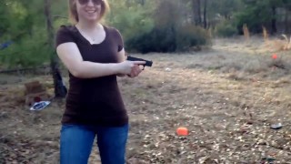 Cute chica Chloe - ¡Dispara como una chica! - Glock 42 SIEMPRE MANTENLO CARGADO VIDEO