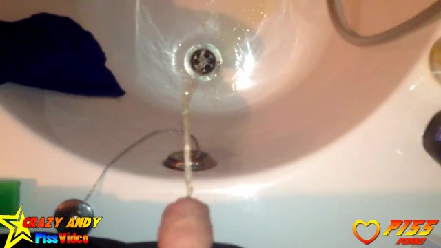 heimlich bei der besten Freundin in die Badewanne gepisst