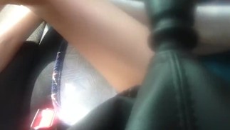 cercando di fottermi, in macchina...