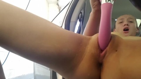 Masturbation au lavage de voiture