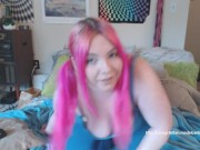 Preview 1 of Pink Haired Cutie Shakes Fat Ass in Yoga Pants