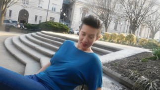 lovsence, BELLA HAT EINEN VIBRATOR IN SICH, WIR SITZEN GERADE IM PARK!