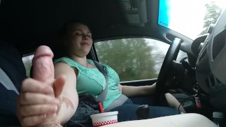 Traire sa bite sur le chemin du retour