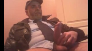 SECURITY GUARD JACKING OFF AT WORK