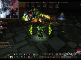 World of Warcraft Gamer Girl Does Her Best to Heal while Cumming