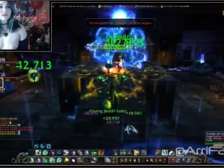 World of Warcraft Gamer Girl Does Her BestTo Heal While_Cumming