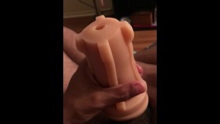 Masturbándome con mi juguete sexual masculino