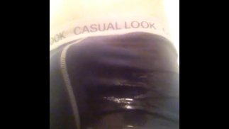 Смачивание всей левой стороны нижнего белья