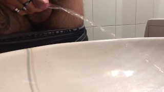 Pissing il mio capo in pizzeria toilet