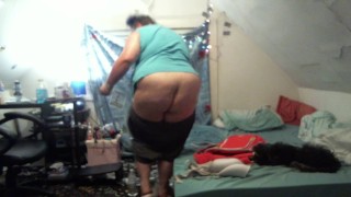 buttcrack cleaning up - shorts are too big