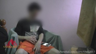 Сосет Гетеросексуальный одноклассник во время просмотра порно