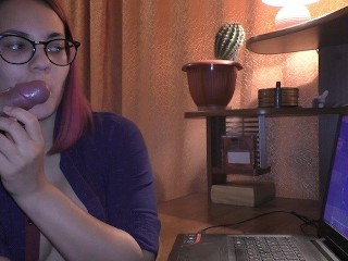 Gamer Girl does Blowjob without being Distracted from the Game
