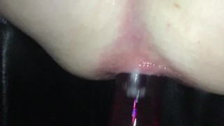 Slow motion anaal met glazen dildo