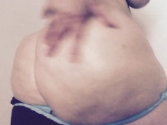 Curvy blonde plays with booty and cum countdown