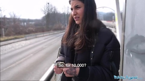 Public Agent Hete creampie climax na buiten stomige sekssesie