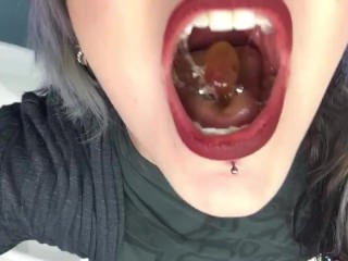 Vore - Open Throat Swallowing Grapes WHOLE