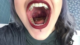 Vore - Open Throat Swallowing Grapes WHOLE