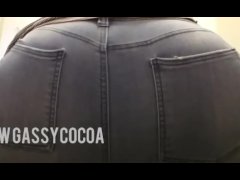Loud Brassy Farts in Jeans - Screenshot 3 of 16 - Farts