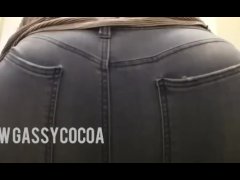 Loud Brassy Farts in Jeans - Screenshot 5 of 16 - Girl Farts