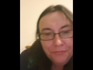 Глубокая глотка моего синего фаллоимитатора