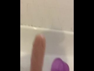 Pakistaní takes first big dildo