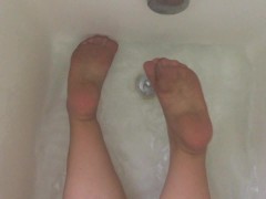 Busty Amateur BBW Milf Wears Nude Pantyhose in Bathtub