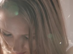 Glowing - Screenshot 2 of 16 - Young