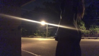 Hintern nackt auf der Straße (TS PublicPrincess)