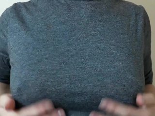 Acariciandome las tetas