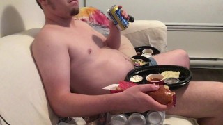 Anime vullen en kijken. Mollige Guy, grote Belly maaltijd! Te veel eten Hehe