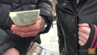 HUNT4K. Jung ly lassen süße GF Sex für Geld mit Fremdem haben