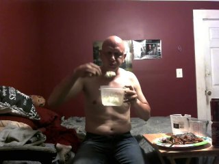 piggy feeding attempt cold mashed potatoes