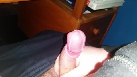 Chubby guy wanking and cumming on camera. Close up.