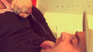Schizzi di sperma sulla mia lunga lingua! Cum Splatter Self Facciale! Rallentatore! Gnam