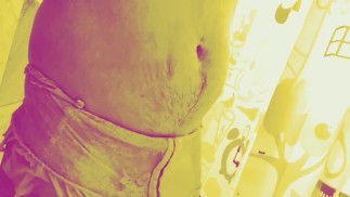 Alien im Bauch! Mollige Sissy in der Dusche Imprägnierung! Bulge-Invasion