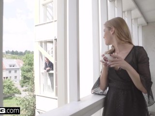 Alexis invites a random stranger into her apartment to fuck screenshot number 1