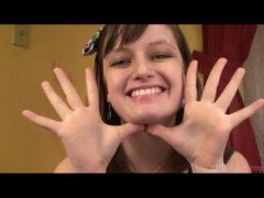 ROXY HAS HUGE HANDS - Screenshot 1 of 16 - Kink
