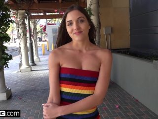 Jessa Blue is on her knees an moaning_in the stairwell