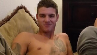 J’aime entraîner les mecs hétéros/curieux gays à se mettre dessus.