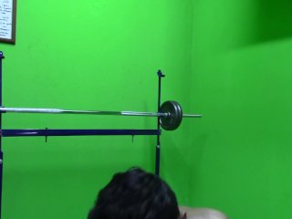 Va al Gym y terminaEyaculando de una forma Particular - Alex CUM